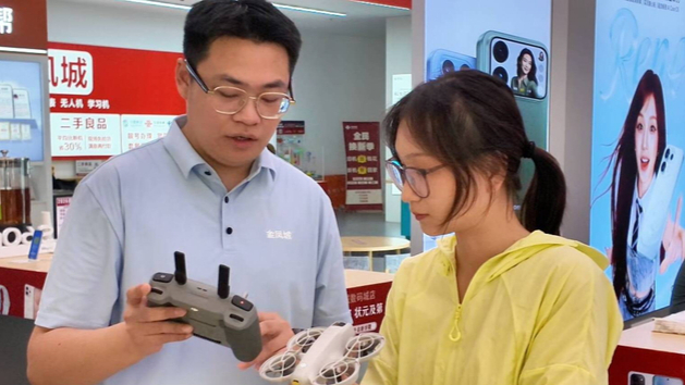 毕业季消费不能滑向虚荣攀比
