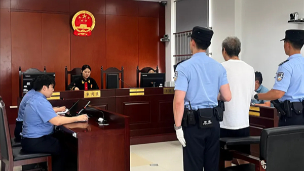 乘客开门杀致人死亡，网约车司机被判刑一年三个月