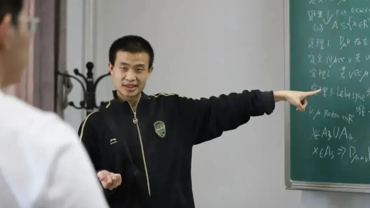 韦东奕账号时隔一年多更新，橱窗上架“韦东奕主编小学数学练习册”