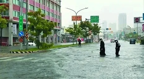 台湾南部强降雨致271件淹水灾情，多地24日停班停课