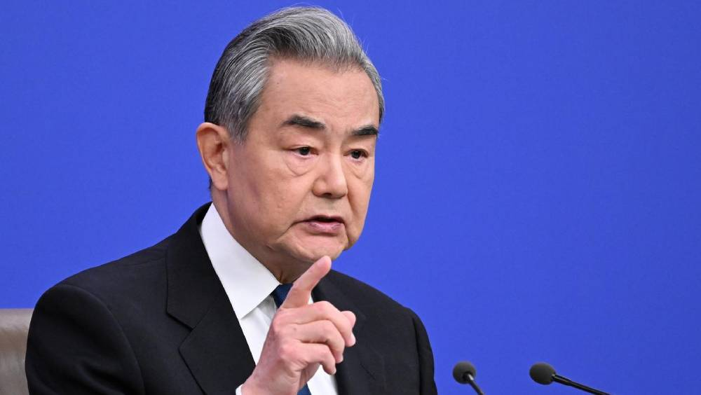 王毅同科威特外交大臣杰拉赫会谈
