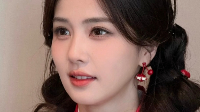 演员白鹿宣布与欢娱影视十年合作到期不续约，并感谢于正：是你给了一个什么都不懂的年轻人转动命运锁芯的钥匙