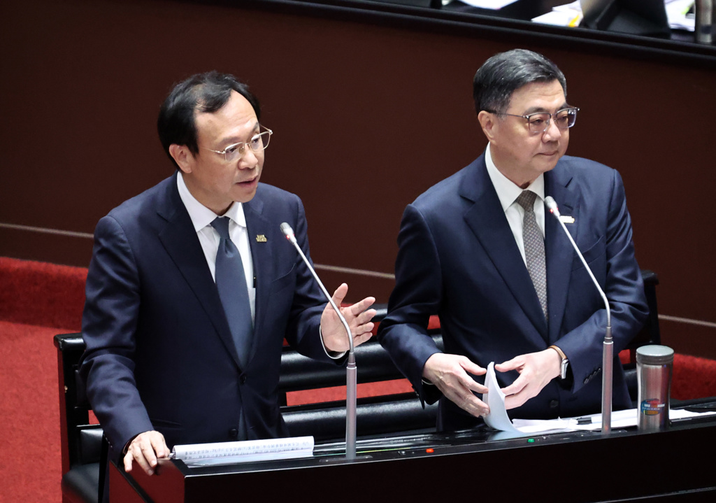 毒油案蓝绿官员态度两样情！粉专轰：绿色执政狂妄保证