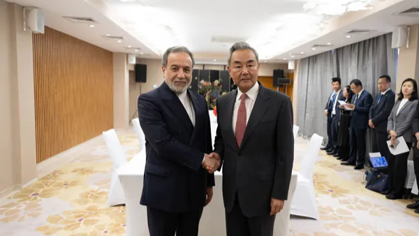 王毅会见伊朗外长