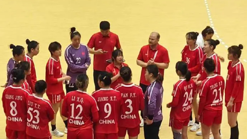 中国女子手球队34∶24战胜哈萨克斯坦队，取得本届亚运会开门红