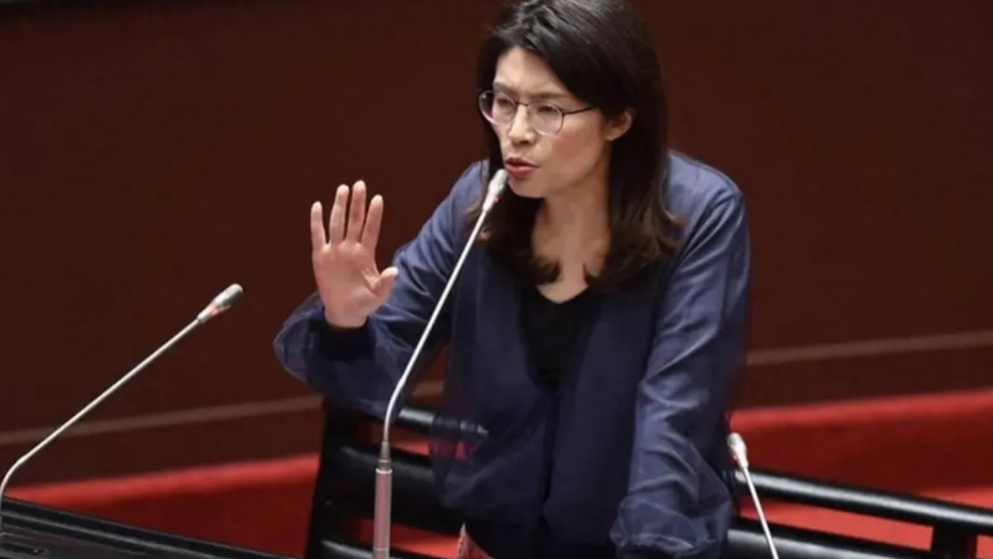 民进党当局送菲律宾舰船，郑丽文怒呛：伤口上洒盐，要渔民情何以堪