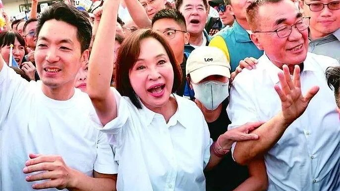 柯志恩凤山造势“大风起”，议员喊堪比当年“韩流”