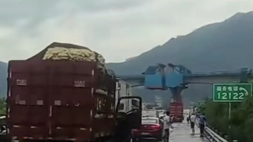 福建漳州在建铁路桥梁一处吊篮垮塌，当地通报：现场2名作业人员受伤