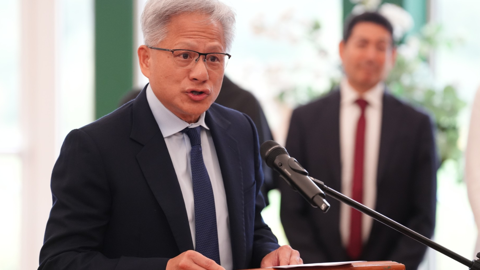 黄仁勋抛售英伟达股票约4.6万股