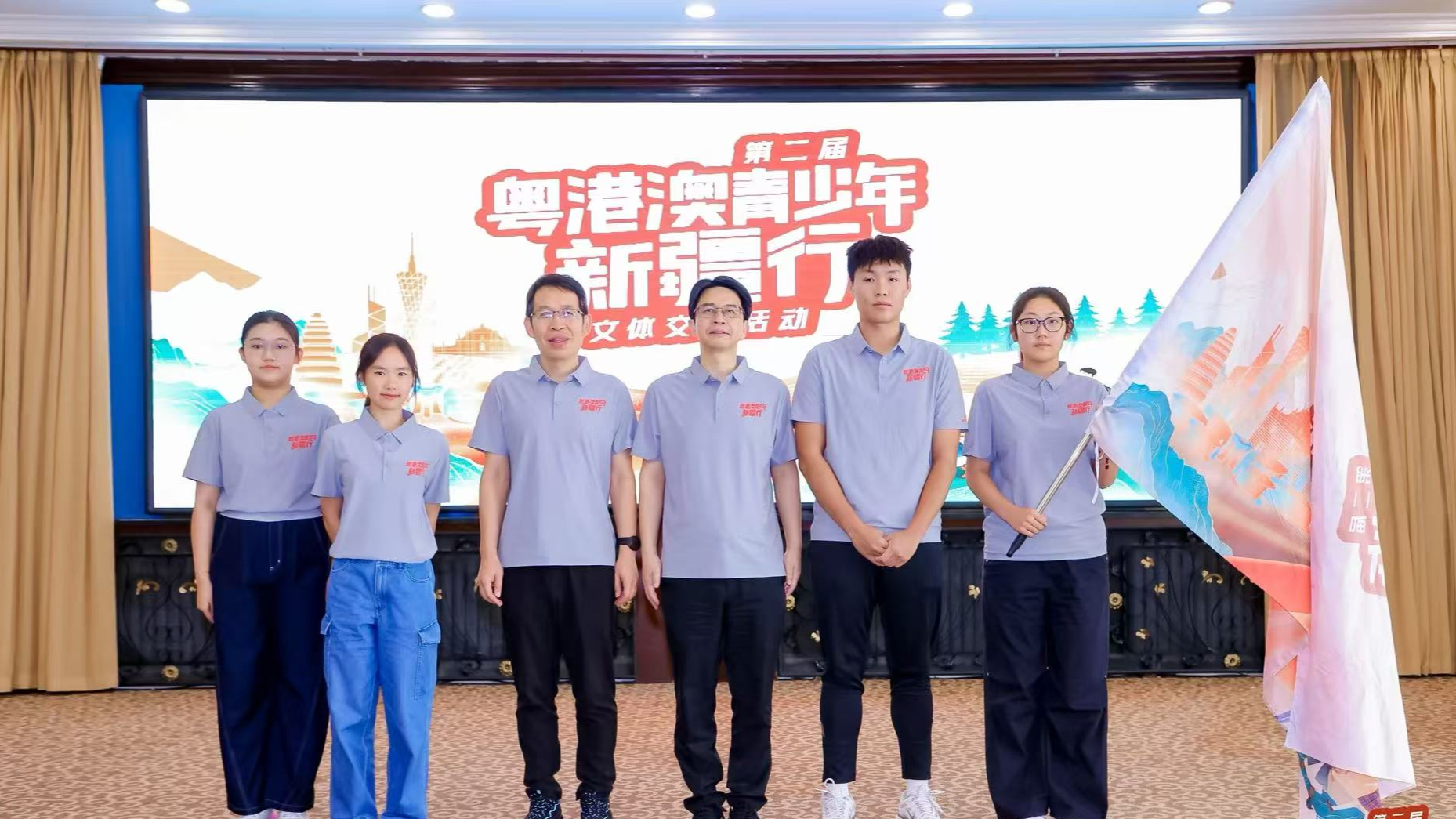 在新疆，16岁广东女学生唱响粤剧《帝女花》