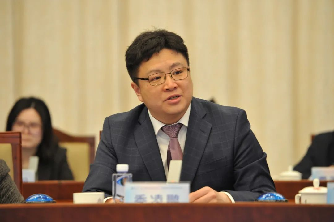 菲律宾防长称中国工人从事违法活动，中方：毫无根据、歪曲事实、颠倒黑白