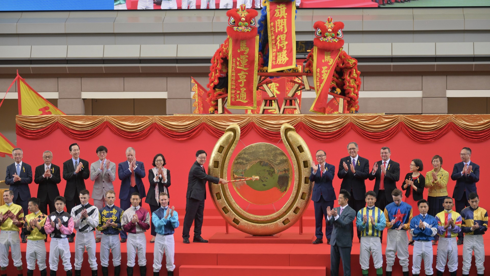 马季开锣︱香港特首主持开锣仪式，马迷称年年入场，郭富城演出深受旅客欢迎