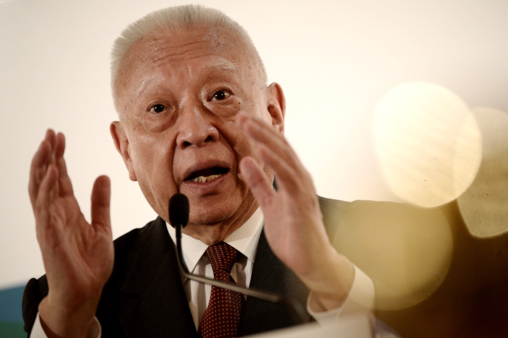 董建华逝世︱中联办：一生坚定秉持“爱国是天经地义”信念为香港回归作出重要贡献