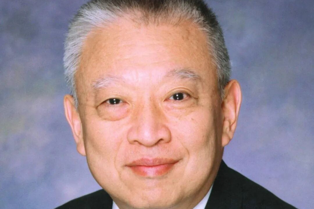 新华社权威发布：董建华先生生平