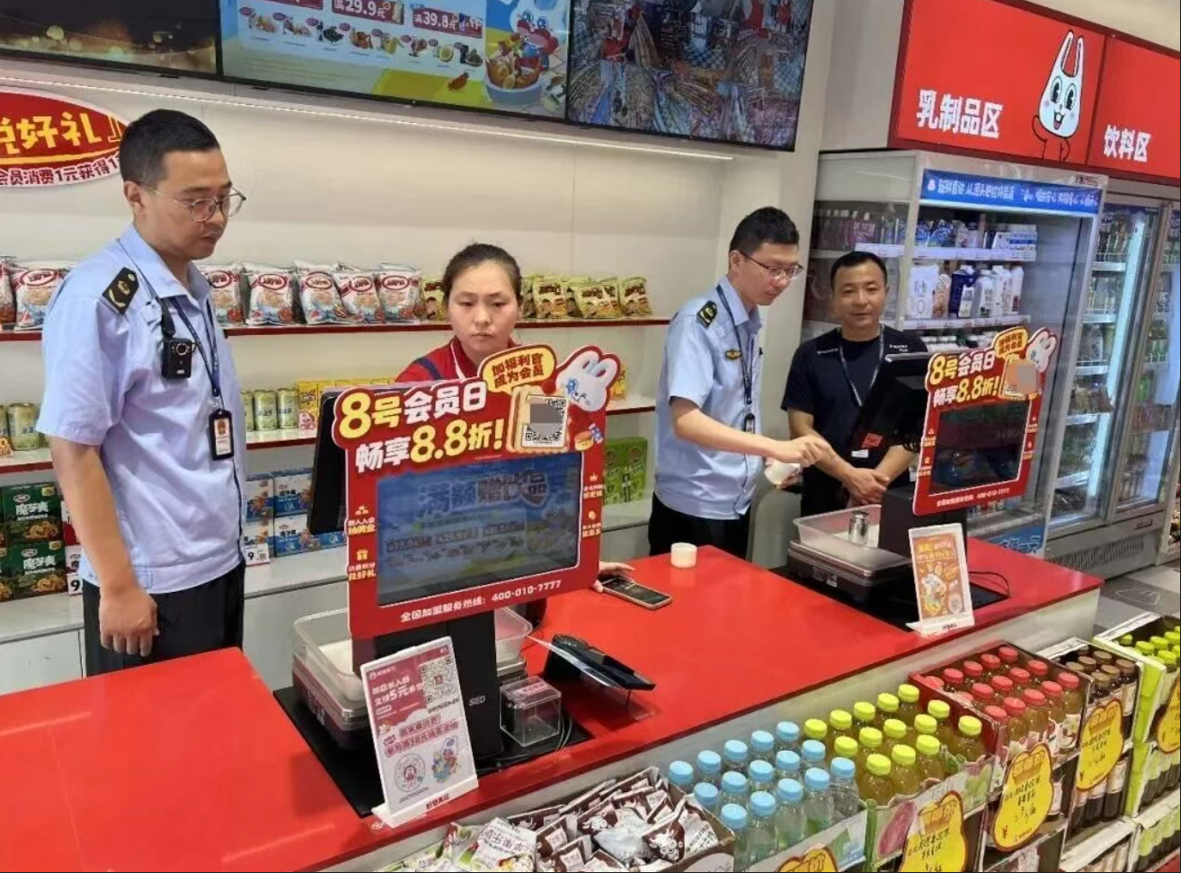 零食“称重门”引多地整治：万辰集团零容忍，鸣鸣很忙推十倍赔付