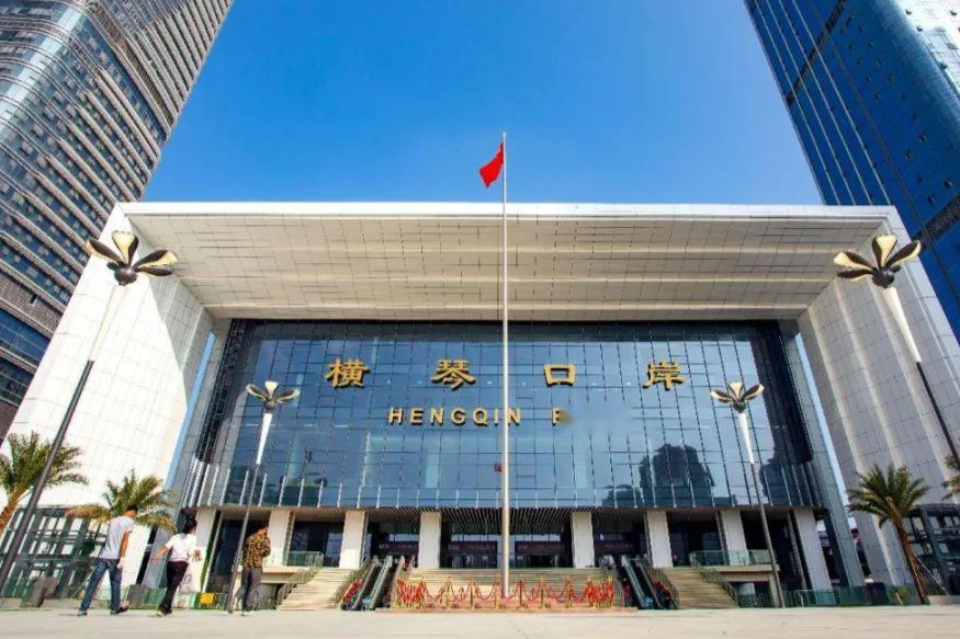 横琴口岸旅检大厅新增52条查验通道，将于明天开通试运行