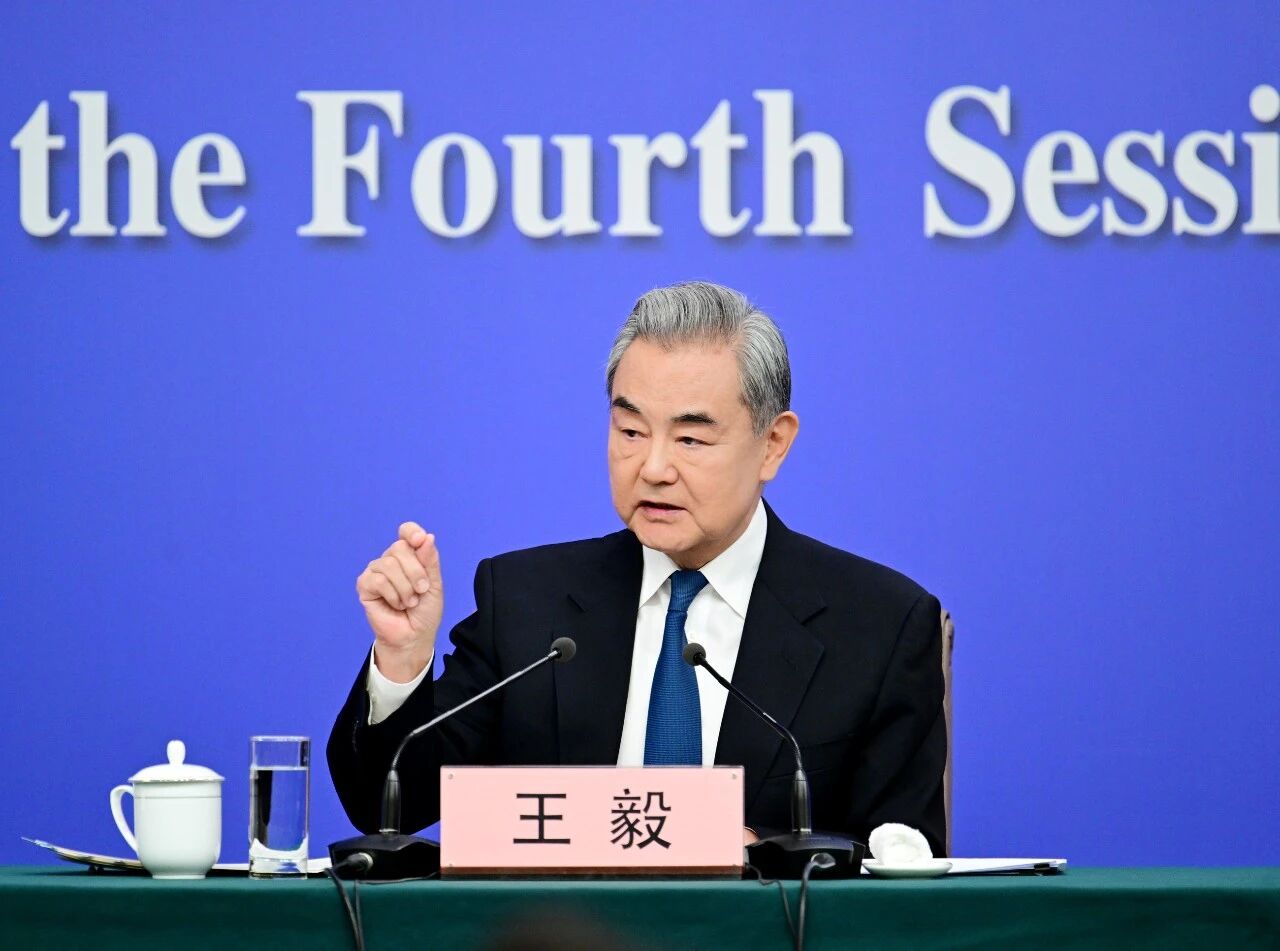 王毅同法国外长巴罗通电话：望法方以实际行动恪守一个中国原则，不同台湾进行任何形式的官方往来