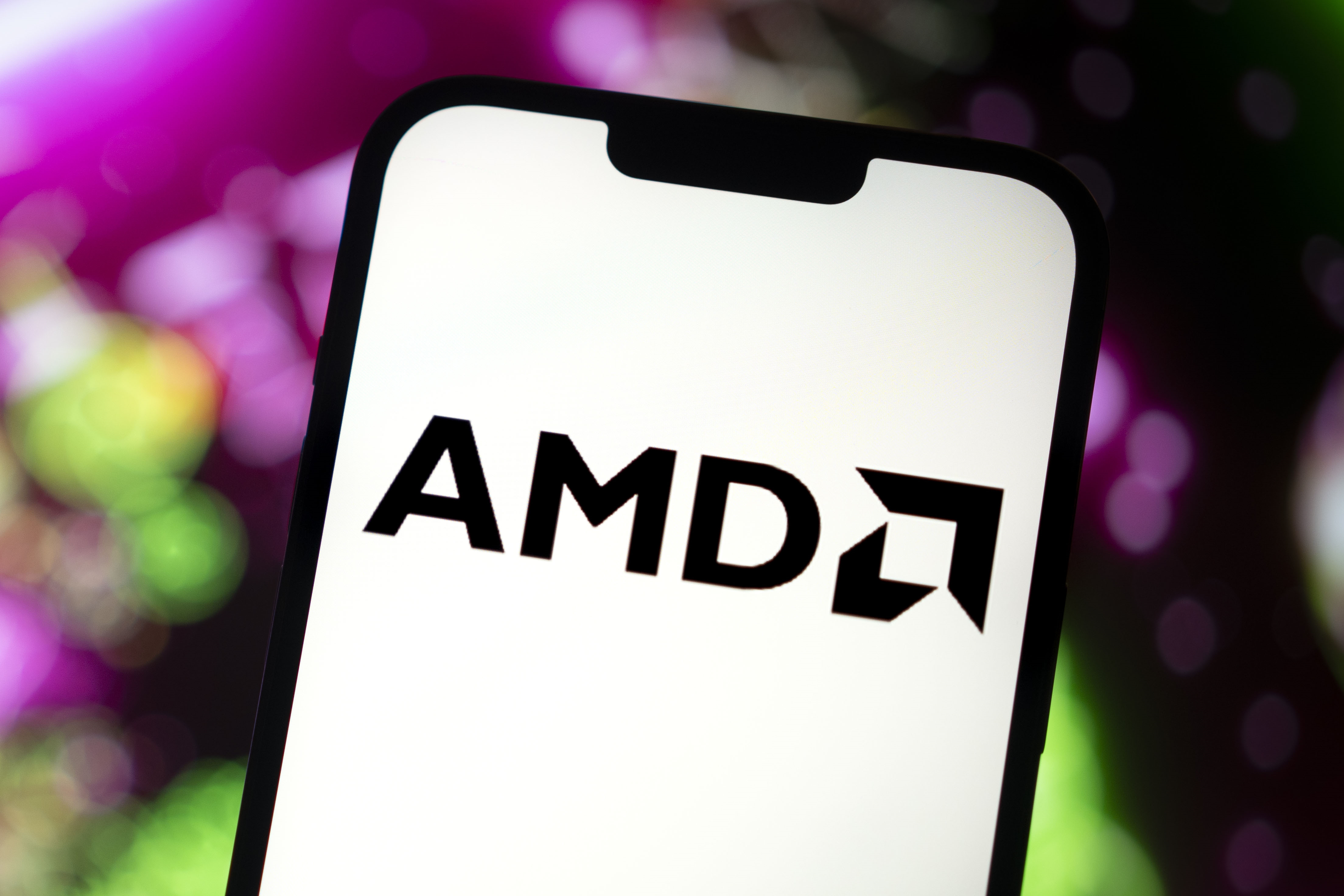 英伟达真正大敌！AMD首款机架级AI系统Helios收获大客户微软