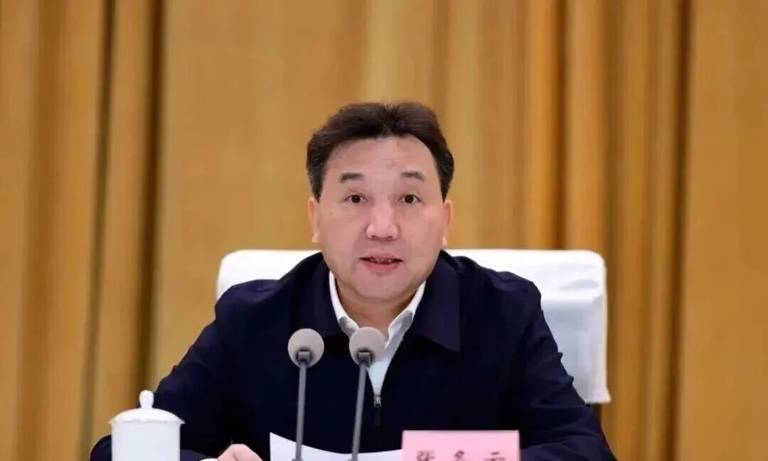 张冬云，辞去四川省副省长职务
