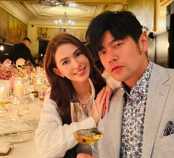 周杰伦豪掷1亿元以妻子昆凌名义购入2户豪宅，上周高调预告要给昆凌庆生