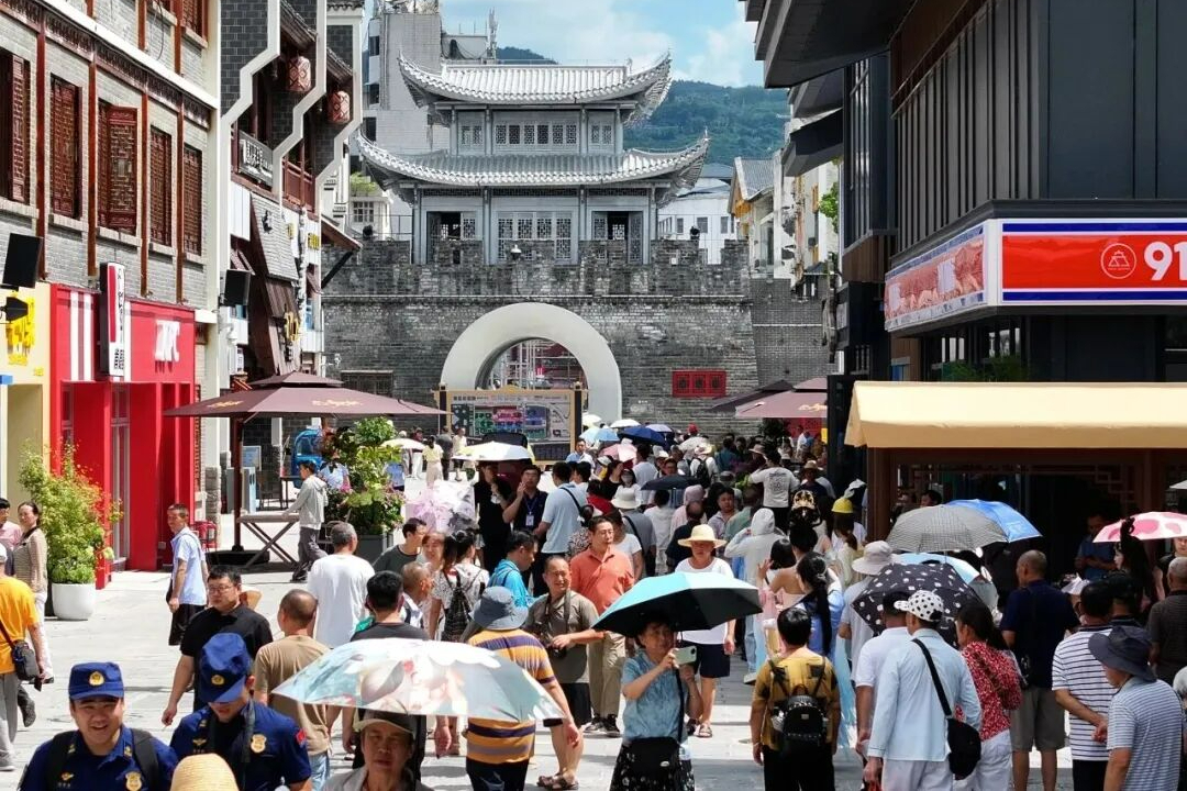 知名景区曾4年亏10亿沦为空城，芒果超媒狂砸IP大改造，邀请李小冉开演唱会