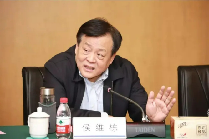 受贿数额特别巨大，交通银行原副行长侯维栋被提起公诉