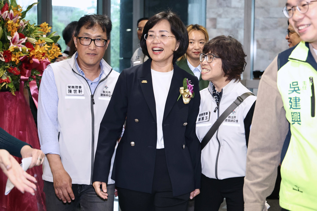 蓝营呛毒油风波中“神隐21天”苏巧慧阵营反击：从不逃避