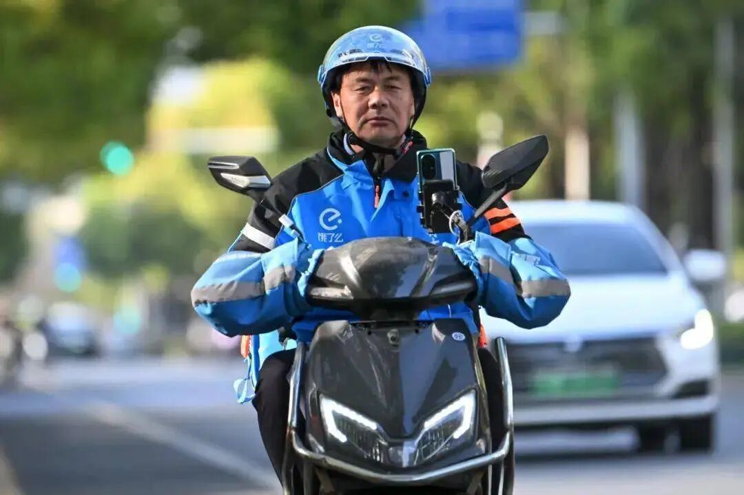 外卖诗人王计兵，获得鲁迅文学奖
