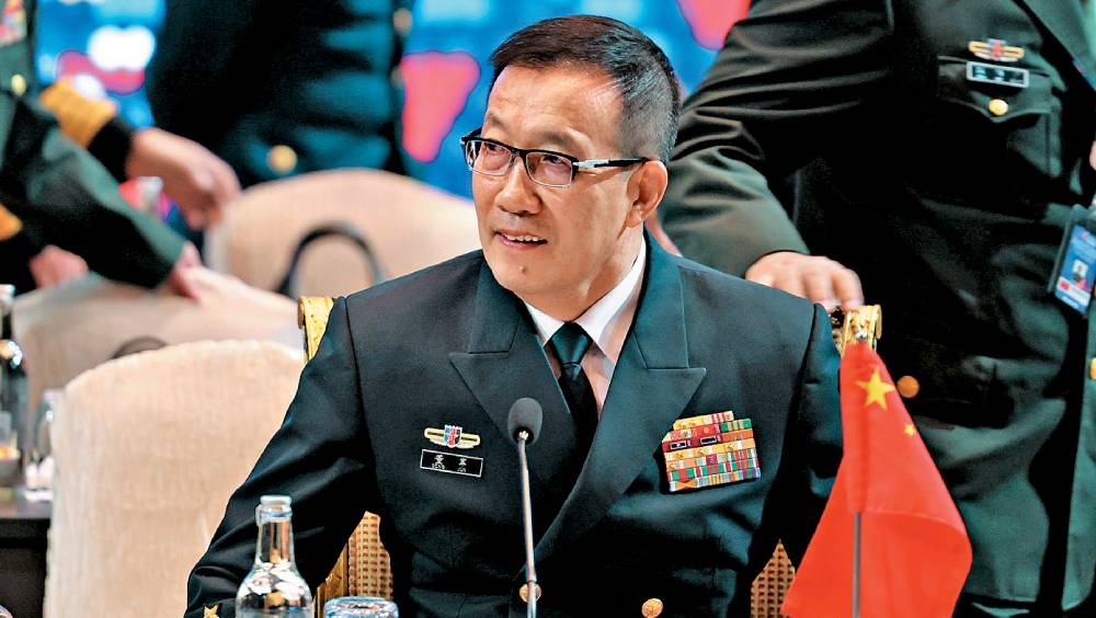 中国国防部部长董军同泰国国防部长举行会谈