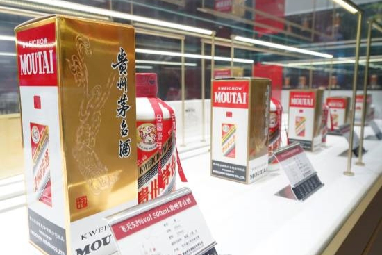 A股消费行业最赚钱公司！贵州茅台发财报：半年公司营收超900亿
