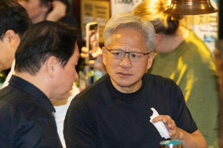 黄仁勋：我和谁吃饭，第二天那家公司股价就翻倍