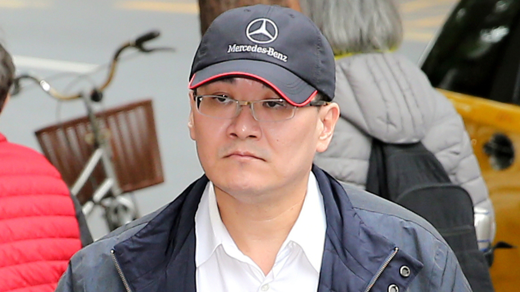 赵建铭账号“疯狂追踪色情按摩”，社群热议：阿铭社死了