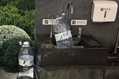 胖东来将大量占用直饮水列为不文明行为