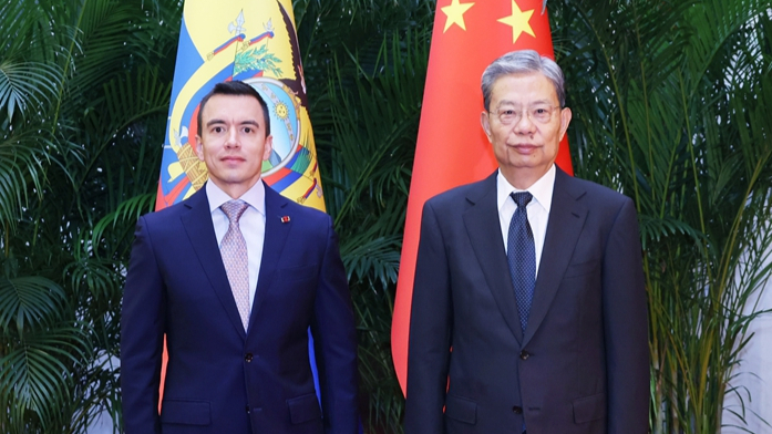 赵乐际会见厄瓜多尔总统诺沃亚