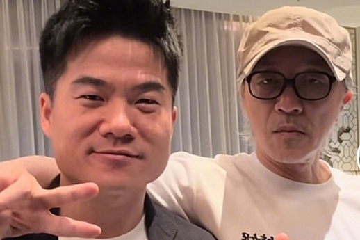 周星驰现身董宇辉直播间：自幼崇拜李小龙，坦言不拍戏或许会成为咏春师傅