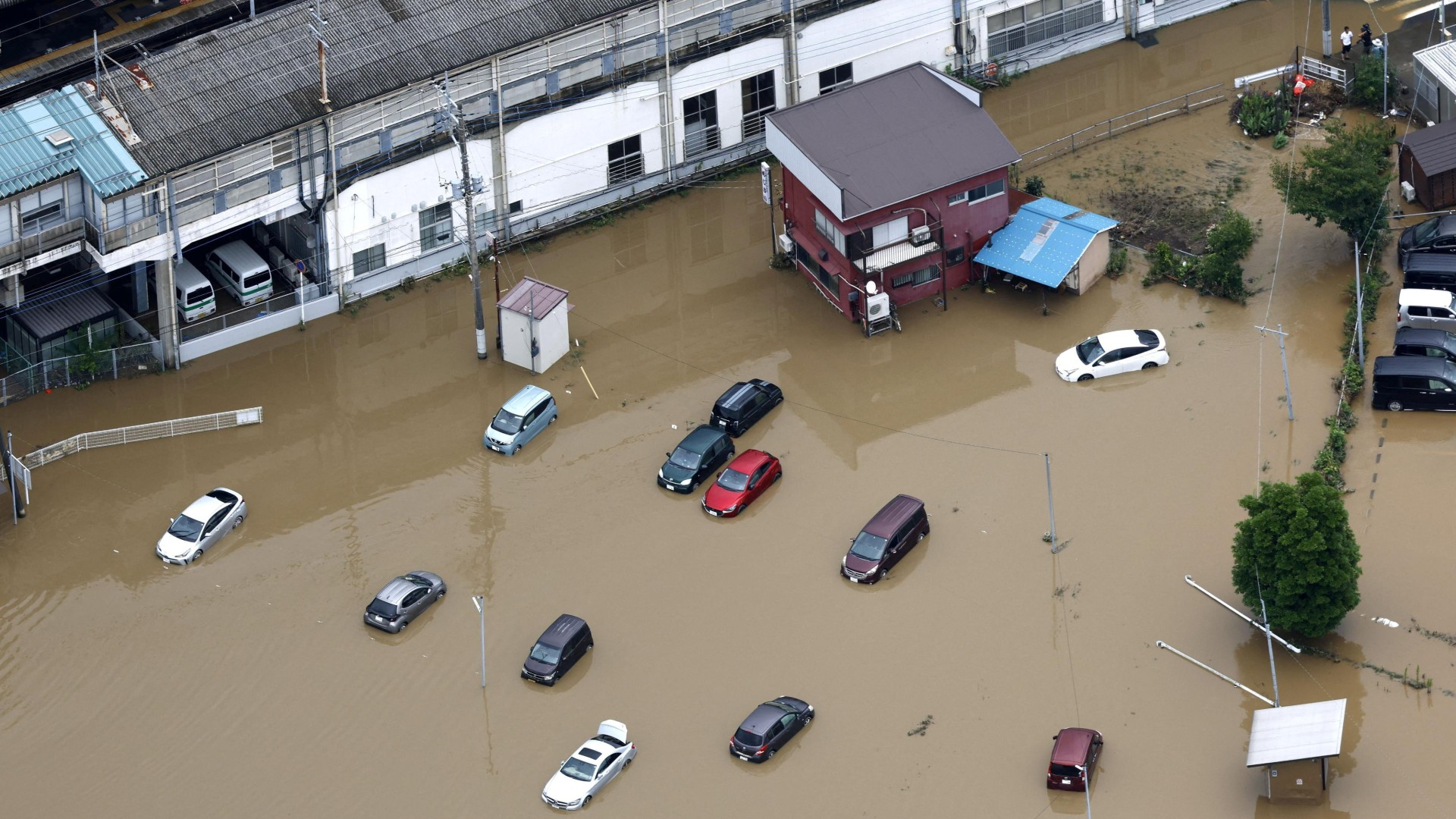 日本千叶豪雨致死人数升至13人，约2700辆泡水车成为路障