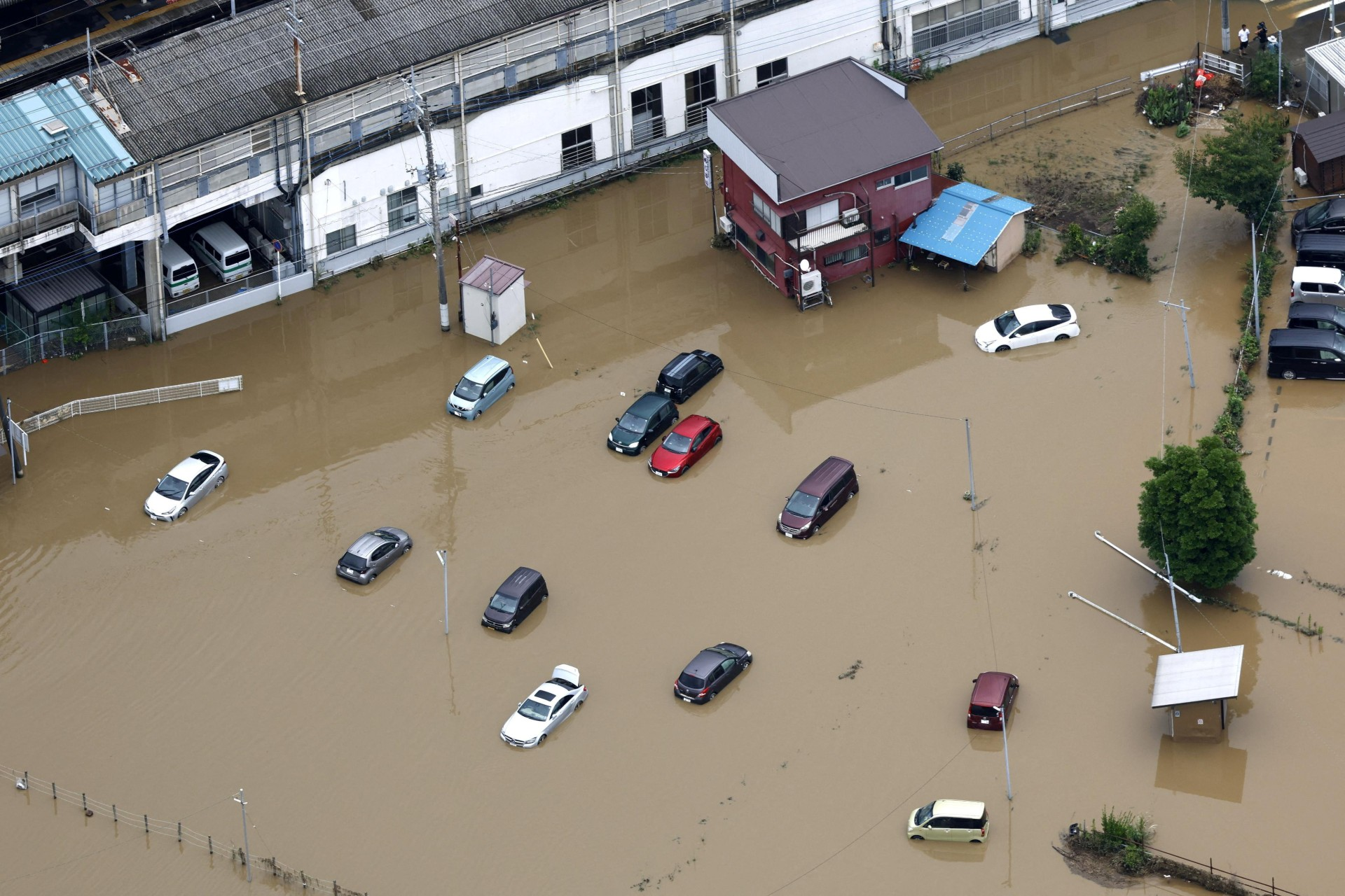 日本千叶豪雨致死人数升至13人，约2700辆泡水车成为路障
