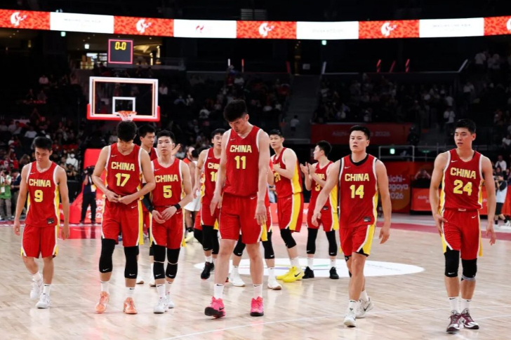 郭士强称“中国男篮所有人都非常辛苦”，央媒发声