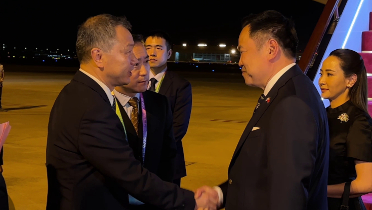 泰国总理阿努廷抵达上海