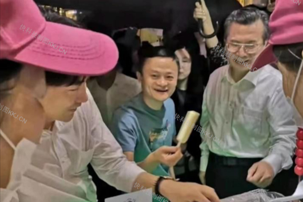 马云现身哈尔滨索菲亚教堂，行程动向引发网友猜测