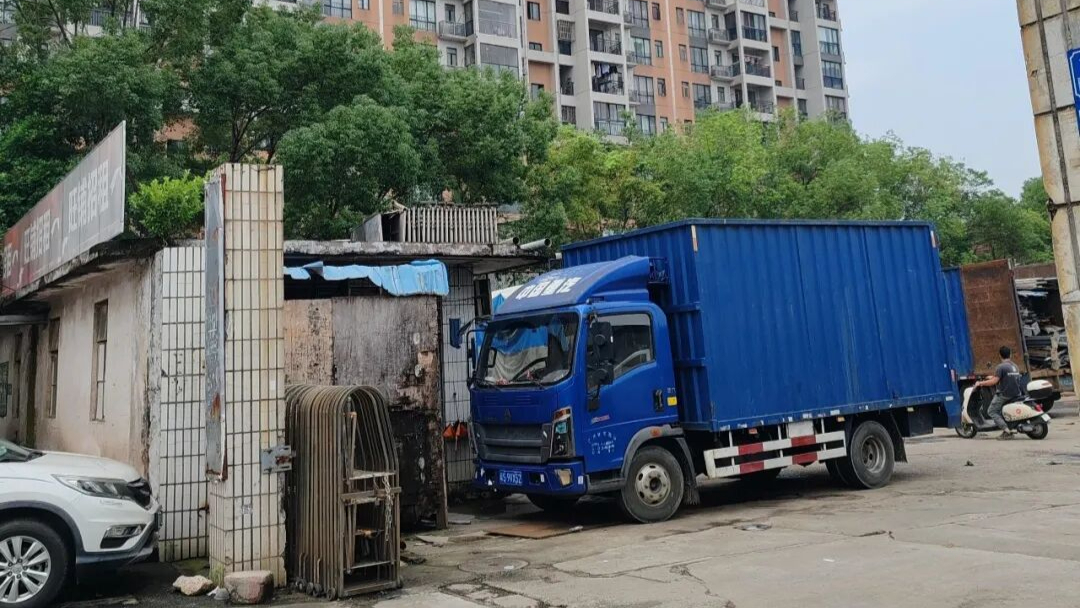 “噪音巨大，早上8点开始，有时晚上10点还能听到”，东莞一小区业主投诉，官方回应