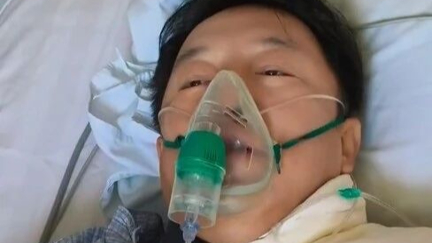 52岁演员黄渤骑车摔骨折，晒出住院治疗视频，自嘲“多么痛的领悟”