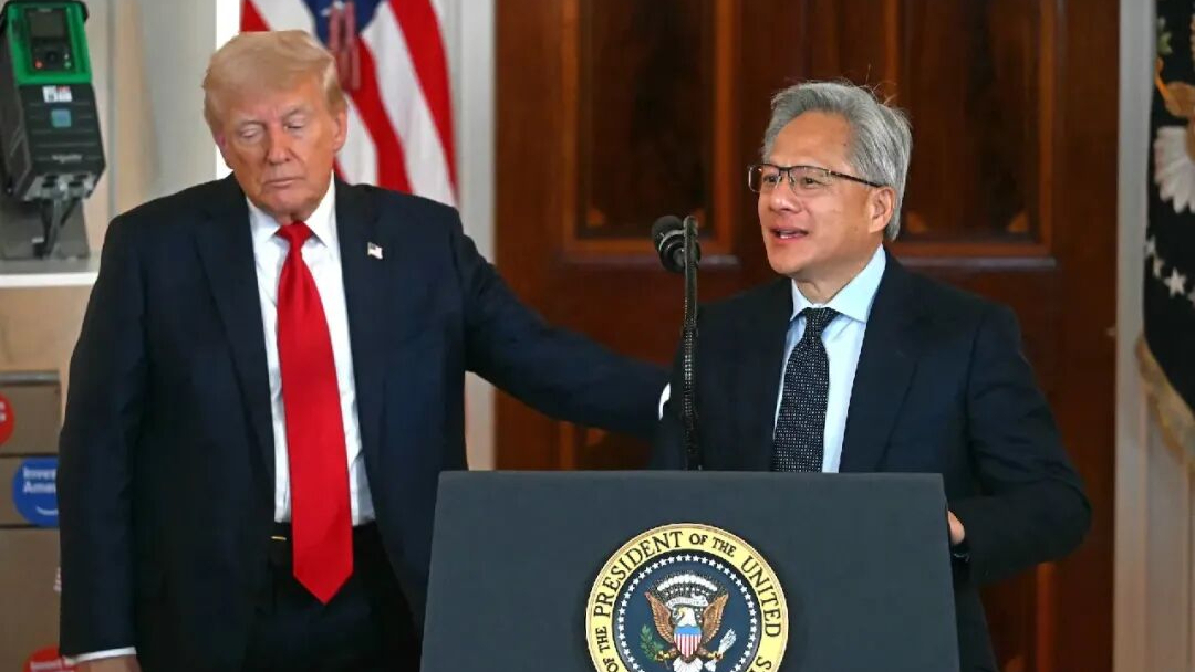 黄仁勋峰会现场接特朗普电话：你是对的