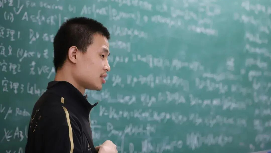 韦东奕账号上架“小学数学解题能力练习册”，北大回应