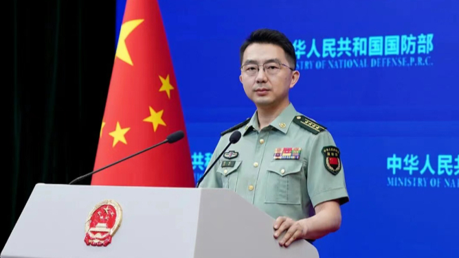 国防部批菲防长大搞政治作秀：“南海仲裁案”从头到尾都是一场披着法律外衣的政治闹剧