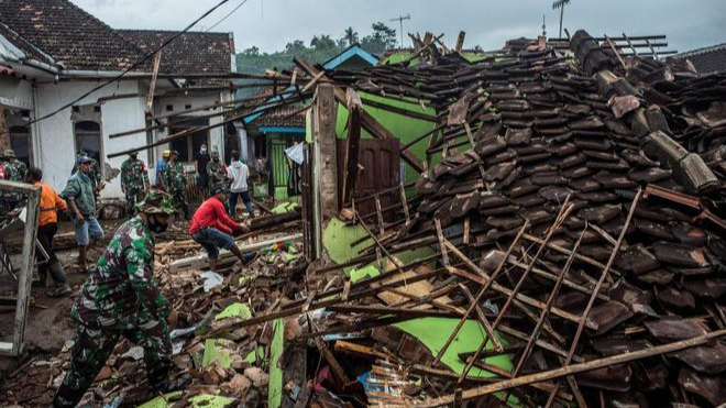 印尼7.7级地震死亡人数升至14人，约2000人撤离