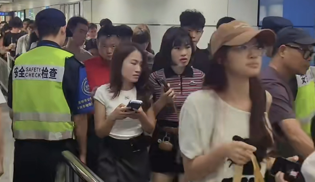 深圳地铁安检登上热搜榜首，“进站安检全覆盖”执行一天后有所松动