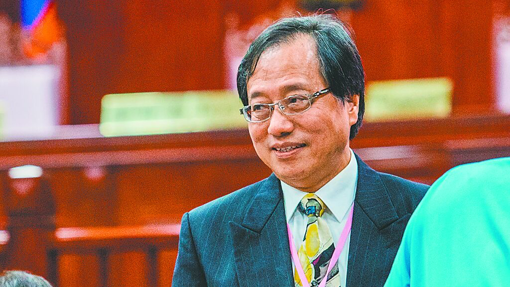 停发公务及教育人员年金补发差额跳票？李来希呛行政机构一事：还要嘴硬吗