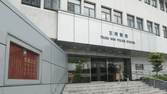 警荃湾川龙街破卖淫场所拘5女子，检大量避孕套及润滑剂等
