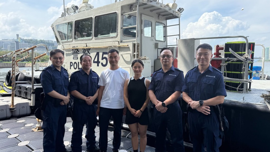 内地女西贡游水遇险漂流大海4小时终获救，登门赠锦旗赞水警高度专业